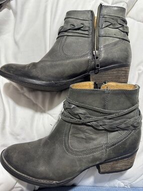Circle G leather grey ankle Boots w/Braided Wrap straps  size 9